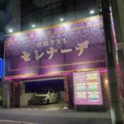 ラブリィベアー ホテル セレナーデ(広島市中区/ラブホテル)の写真『夜の外観』by まさおJリーグカレーよ