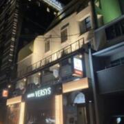 HOTEL VERSYS(ヴェルシス)(広島市中区/ラブホテル)の写真『夜の外観』by まさおJリーグカレーよ
