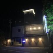 モア＆モア(呉市/ラブホテル)の写真『夜の外観』by まさおJリーグカレーよ