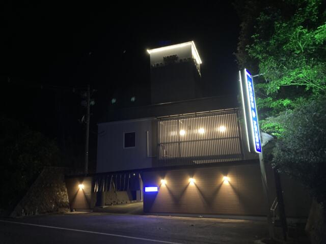 モア＆モア(呉市/ラブホテル)の写真『夜の外観』by まさおJリーグカレーよ