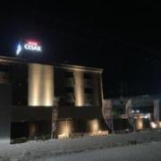 HOTEL CESAR（セザール）(東広島市/ラブホテル)の写真『夜の外観』by まさおJリーグカレーよ