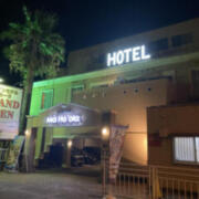 デザインホテル マホーラ明石(明石市/ラブホテル)の写真『夜の外観』by まさおJリーグカレーよ