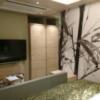 HOTEL KARUTA 赤坂(港区/ラブホテル)の写真『503号室（部屋奥から入口横方向）』by 格付屋