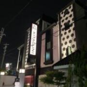HOTEL KITAGUNI(神戸市西区/ラブホテル)の写真『夜の外観』by まさおJリーグカレーよ