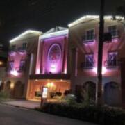 HOTEL Pareo(パレオ）(神戸市西区/ラブホテル)の写真『夜の外観』by まさおJリーグカレーよ