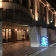 HOTEL PLATON(高槻市/ラブホテル)の写真『夜の外観』by まさおJリーグカレーよ
