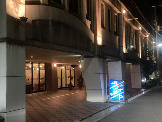 HOTEL PLATON(高槻市/ラブホテル)の写真『夜の外観』by まさおJリーグカレーよ
