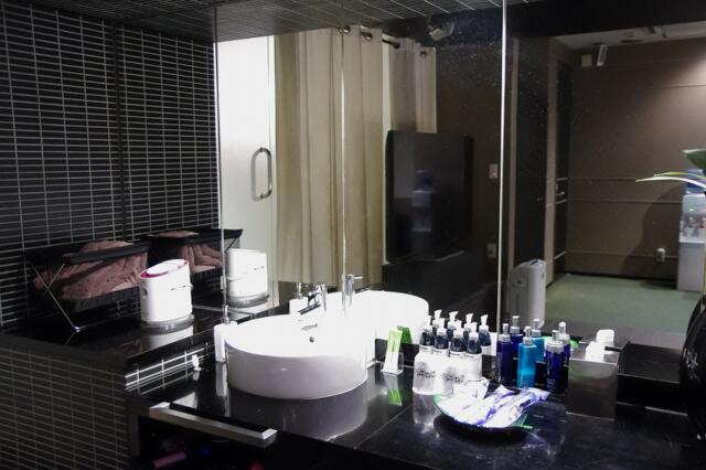 ウォーターゲート川口(川口市/ラブホテル)の写真『407号室　洗面台』by マーケンワン