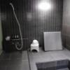 ウォーターゲート川口(川口市/ラブホテル)の写真『407号室　浴室内、シャワーとマット』by マーケンワン