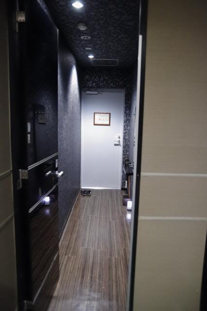 ウォーターゲート川口(川口市/ラブホテル)の写真『407号室　居室からの廊下』by マーケンワン