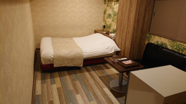 HOTEL RIO（リオ）(新宿区/ラブホテル)の写真『405号室 部屋全景①』by 舐めたろう