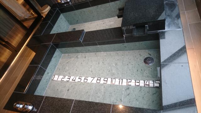 HOTEL KARUTA 赤坂(港区/ラブホテル)の写真『701号室（ツイン風呂の浅い方は幅150㎝）』by 格付屋