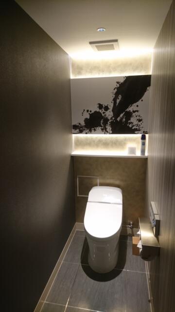 HOTEL KARUTA 赤坂(港区/ラブホテル)の写真『701号室（トイレ。ウォシュレットはTOTO製）』by 格付屋