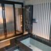 HOTEL KARUTA 赤坂(港区/ラブホテル)の写真『701号室（浴室奥からシャワー方向）』by 格付屋