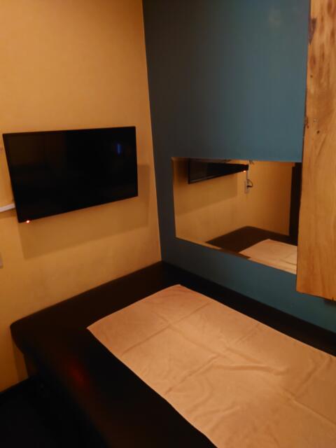 プチホテル AGAIN(荒川区/ラブホテル)の写真『201号室設備鏡とテレビとベッド』by そこそこの人生