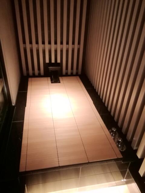 HOTEL KARUTA 赤坂(港区/ラブホテル)の写真『502号室、露天風呂は檜の蓋がしてあります。(21,8)』by キジ