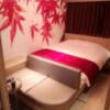 HOTEL KARUTA 赤坂(港区/ラブホテル)の写真『502号室、ベッドです。(21,8)』by キジ