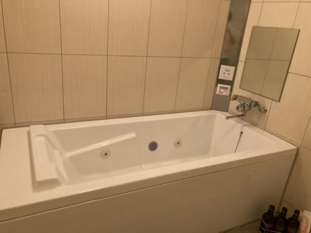 セッティングザシーン厚木(厚木市/ラブホテル)の写真『303号室　浴槽』by まさおJリーグカレーよ