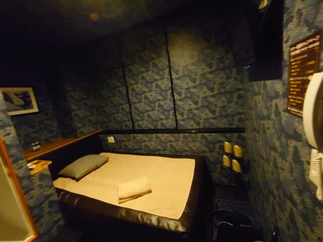 レンタルルームPALACE(墨田区/ラブホテル)の写真『6号室入り口からベッド方向』by 吟遊詩人