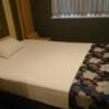 ホテル中山(新宿区/ラブホテル)の写真『304号室 部屋全景①(ほぼベッドで占領されています)』by 舐めたろう
