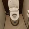 ホテル中山(新宿区/ラブホテル)の写真『304号室 トイレ(ドアを開けると蓋が自動で開く最新式)』by 舐めたろう