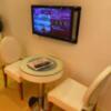 HOTEL GERBERA(ガーベラ)(豊島区/ラブホテル)の写真『503号室(テーブル、椅子)』by こねほ