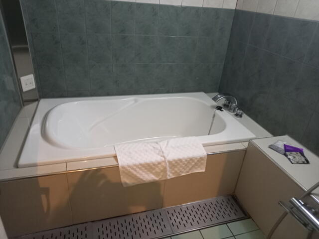 HOTEL GOLD(ホテル ゴールド)(川崎市川崎区/ラブホテル)の写真『603号室 浴槽 ジャグジー付き。』by angler