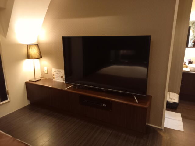 HOTEL GOLD(ホテル ゴールド)(川崎市川崎区/ラブホテル)の写真『603号室 テレビ』by angler