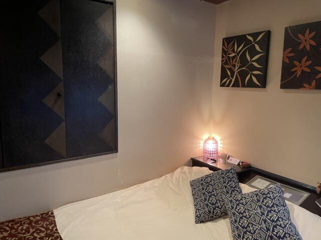 CHECK INN BALI(豊島区/ラブホテル)の写真『301号室　ベッド』by KAIJKR