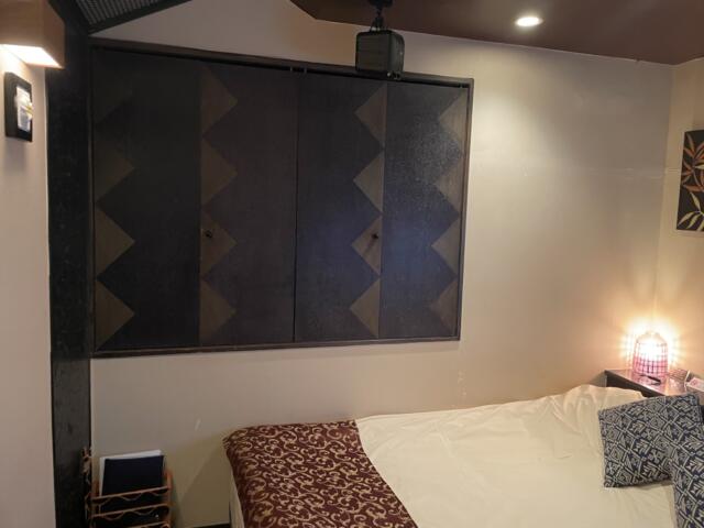 CHECK INN BALI(豊島区/ラブホテル)の写真『301号室　ベッド』by KAIJKR