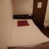 レンタルルーム オーロラ(荒川区/ラブホテル)の写真『２０６号室ベットと入口』by そこそこの人生