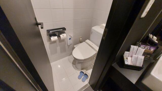ホワイトスクエア(船橋市/ラブホテル)の写真『210号室　トイレ』by 正直下半神