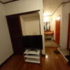 ペリカン(渋谷区/ラブホテル)の写真『207号室 部屋側から。テレビ。左にクローゼット』by angler