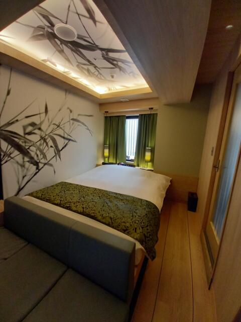 HOTEL KARUTA 赤坂(港区/ラブホテル)の写真『503号室の室内全景 足元側から』by angler