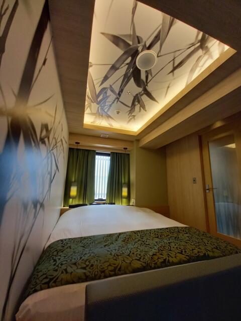 HOTEL KARUTA 赤坂(港区/ラブホテル)の写真『503号室の室内全景 足元側から天井』by angler