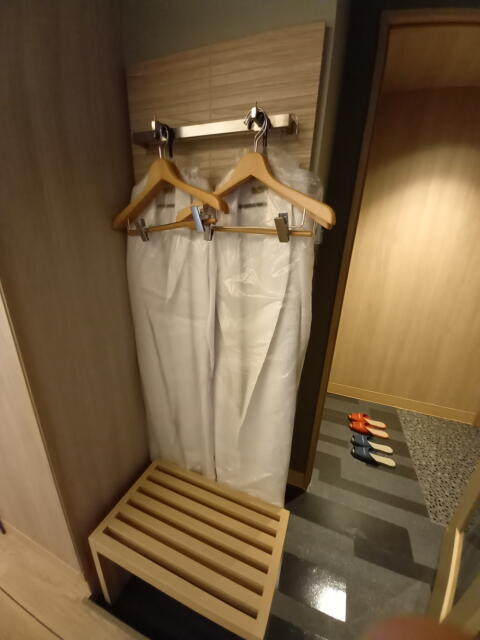 HOTEL KARUTA 赤坂(港区/ラブホテル)の写真『503号室のバスローブ』by angler
