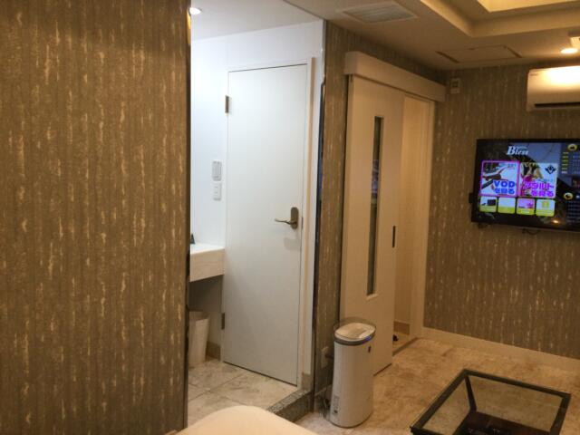 HOTEL Bless（ブレス)(新宿区/ラブホテル)の写真『303号室 ベッド左サイドから見た室内』by ACB48