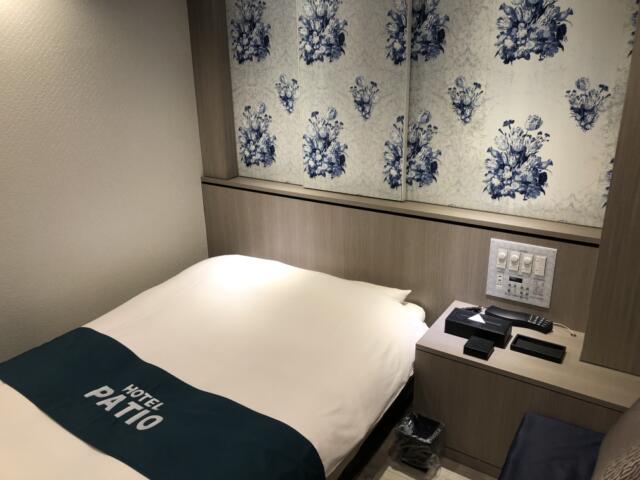 パティオ(文京区/ラブホテル)の写真『204号室、ベッドサイド』by かとう茨城47