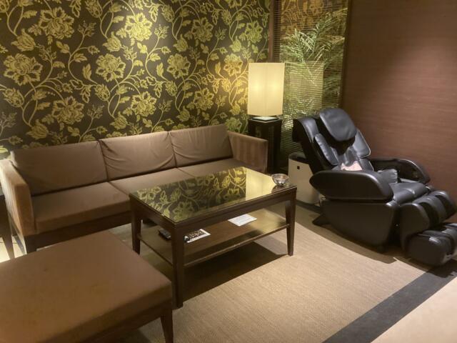 ホテル Swing（スウィング）(神戸市中央区/ラブホテル)の写真『801号室　ソファとマッサージチェア』by 風のヒューイ
