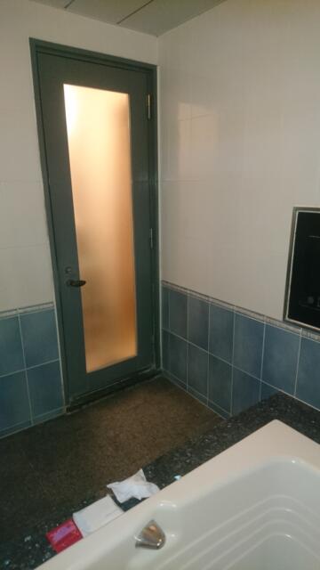 新宿ジャルディーノ(新宿区/ラブホテル)の写真『501号室（浴室奥から入口方向）』by 格付屋