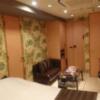 新宿ジャルディーノ(新宿区/ラブホテル)の写真『501号室（部屋奥から入口横方向』by 格付屋