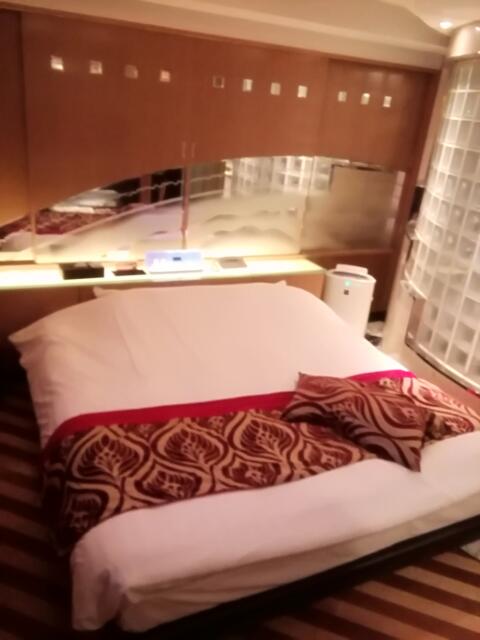 HOTEL COCO RESORT（ココリゾート）(厚木市/ラブホテル)の写真『207号室ベッドです。(21,9)』by キジ