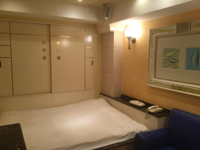 XO新宿(新宿区/ラブホテル)の写真『205号室 洗面台から見た室内』by ACB48