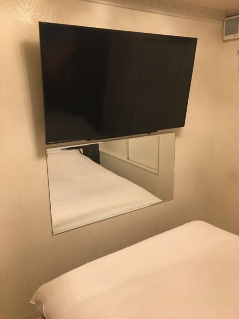 ホテル ブルゾン(台東区/ラブホテル)の写真『102号室ベッド2』by 体系がたこ焼き