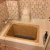 ホテル ブルゾン(台東区/ラブホテル)の写真『浴室 一人でも小さい、狭い（笑）』by 体系がたこ焼き