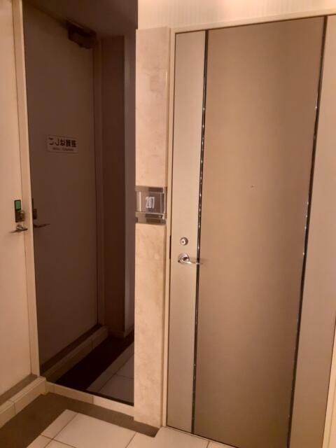 アペルト(豊島区/ラブホテル)の写真『207号室　客室玄関ドア』by 来栖
