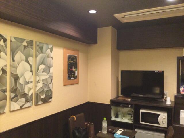ホテル ピュア・アジアン(墨田区/ラブホテル)の写真『304号室 ベッド左サイドから見た室内』by ACB48