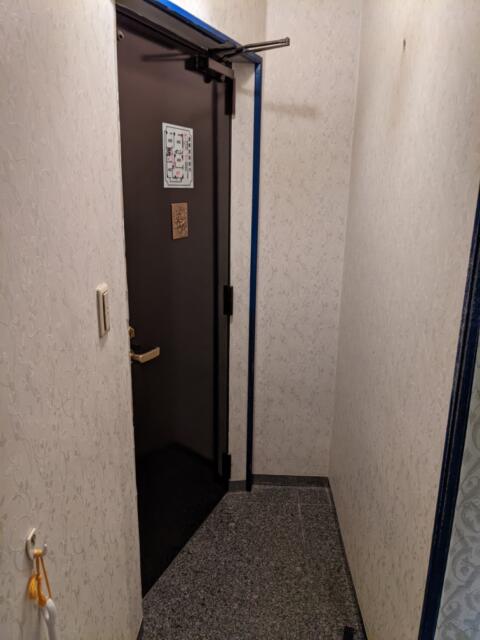 ドルフィン(新宿区/ラブホテル)の写真『407号室(玄関)』by マーシ
