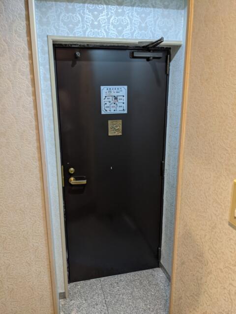 ドルフィン(新宿区/ラブホテル)の写真『303号室(玄関)』by マーシ