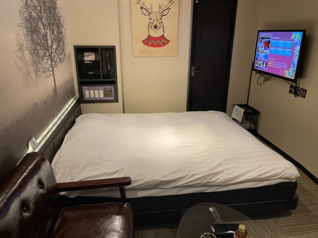 The calm hotel tokyo GOTANDA(品川区/ラブホテル)の写真『504号室のベッド』by やまけんちゃん